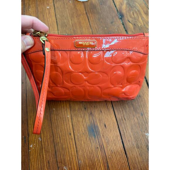 COACH Papaya Bright Orange Quilt Embossed C Wristlet - Picture 2 of 9